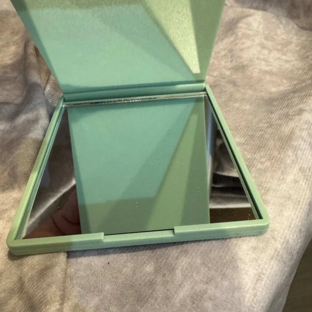 Clinique Mint Green‎ Vintage  Makeup Compact Case